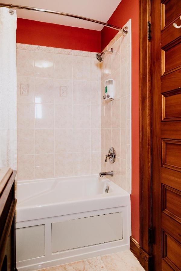 1897 Beekman House Bed And Breakfast Dundee エクステリア 写真