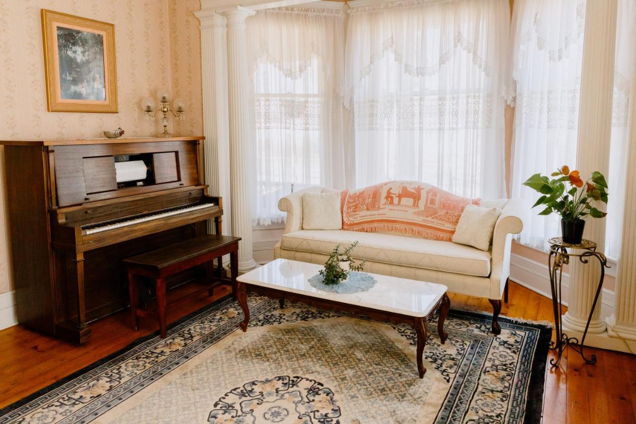 1897 Beekman House Bed And Breakfast Dundee エクステリア 写真